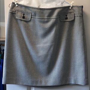 Cute LOFT mini skirt like new condition